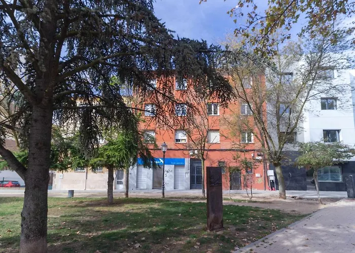 Vistas Al Parque Leon Felipe *